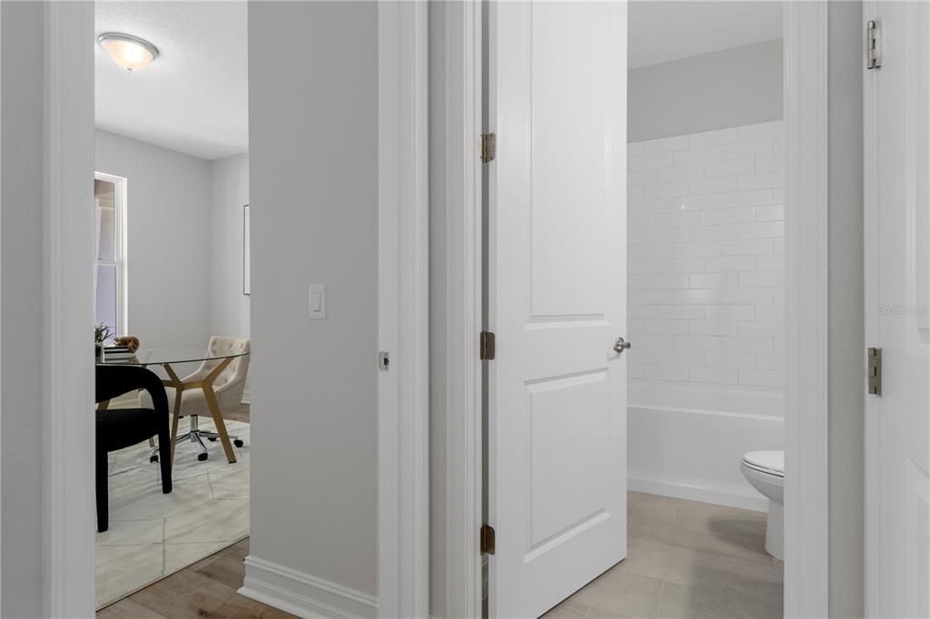 Activo con contrato: $495,000 (4 camas, 3 baños, 2412 Pies cuadrados)