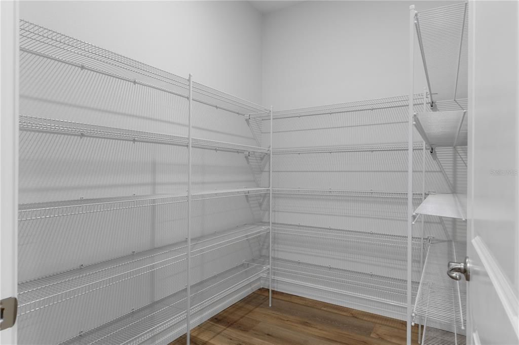 Activo con contrato: $495,000 (4 camas, 3 baños, 2412 Pies cuadrados)