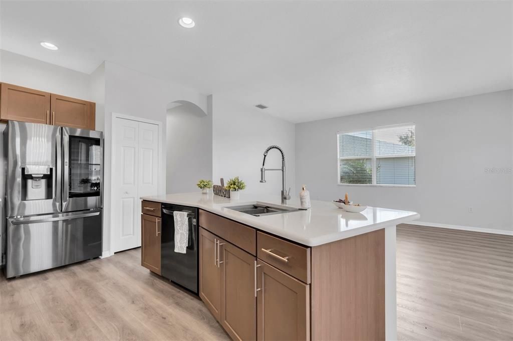 Active With Contract: $469,000 (3 beds, 2 baths, 1876 Square Feet)
