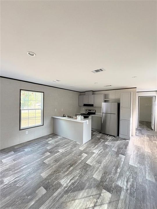 For Rent: $1,595 (3 beds, 2 baths, 1000 Square Feet)