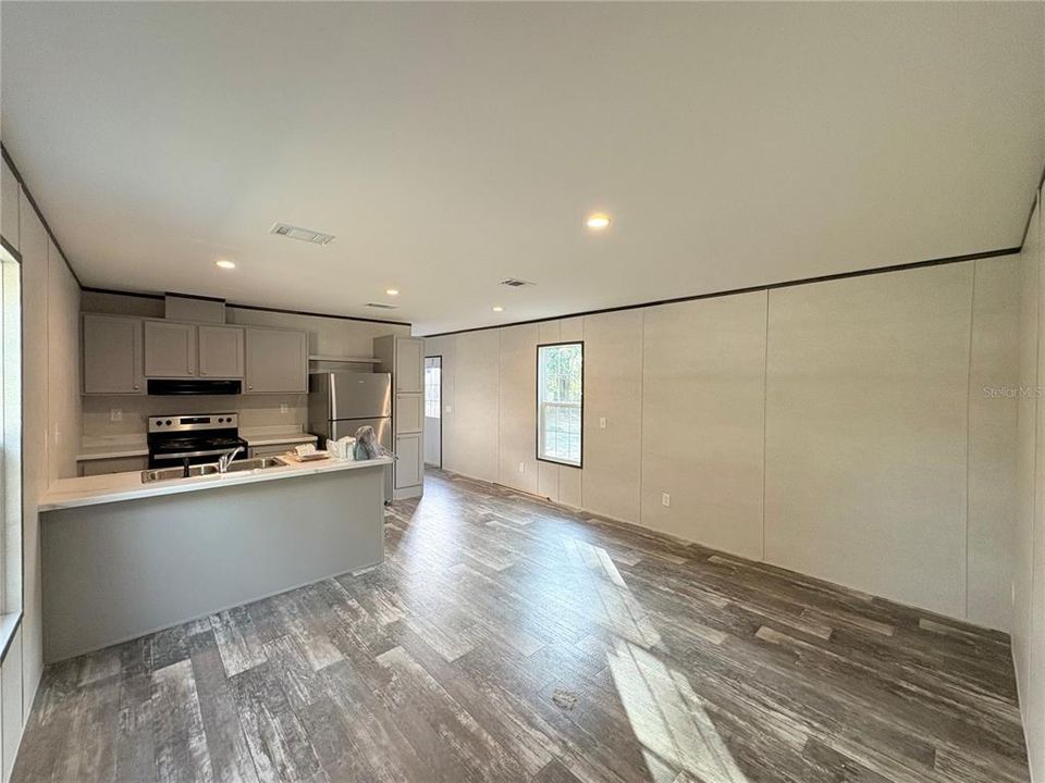 For Rent: $1,595 (3 beds, 2 baths, 1000 Square Feet)
