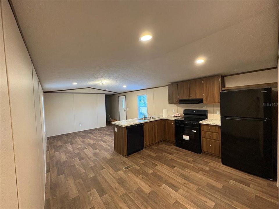 For Rent: $1,595 (3 beds, 2 baths, 1000 Square Feet)
