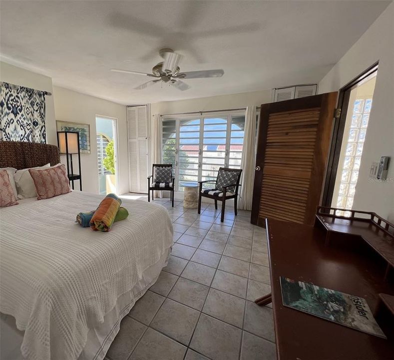 En Venta: $599,000 (4 camas, 4 baños, 2122 Pies cuadrados)