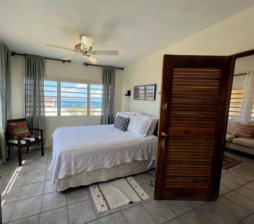 En Venta: $599,000 (4 camas, 4 baños, 2122 Pies cuadrados)