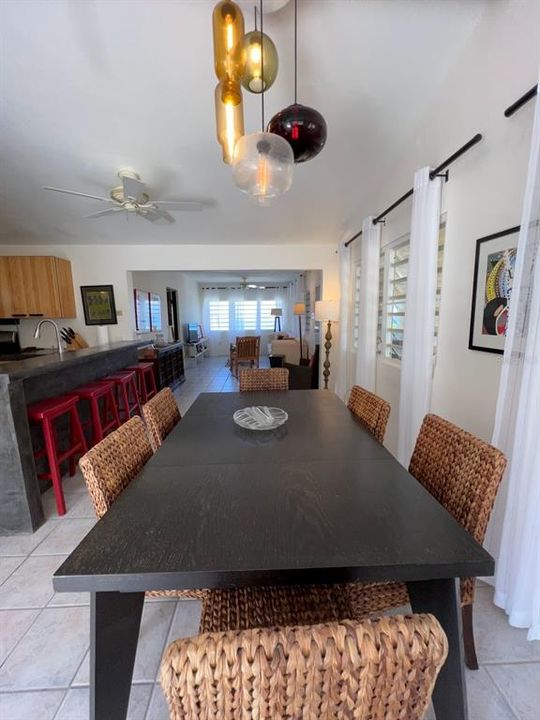 En Venta: $599,000 (4 camas, 4 baños, 2122 Pies cuadrados)