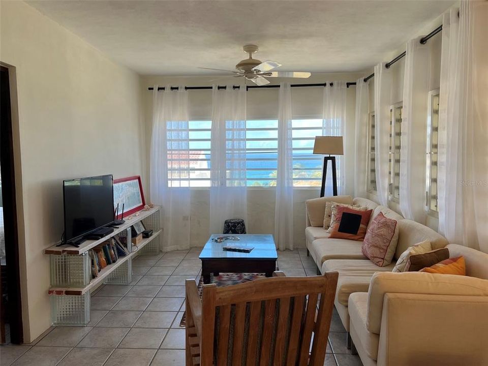 En Venta: $599,000 (4 camas, 4 baños, 2122 Pies cuadrados)