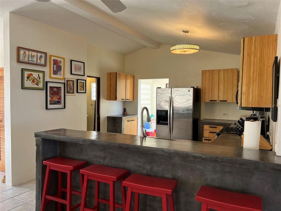 En Venta: $599,000 (4 camas, 4 baños, 2122 Pies cuadrados)