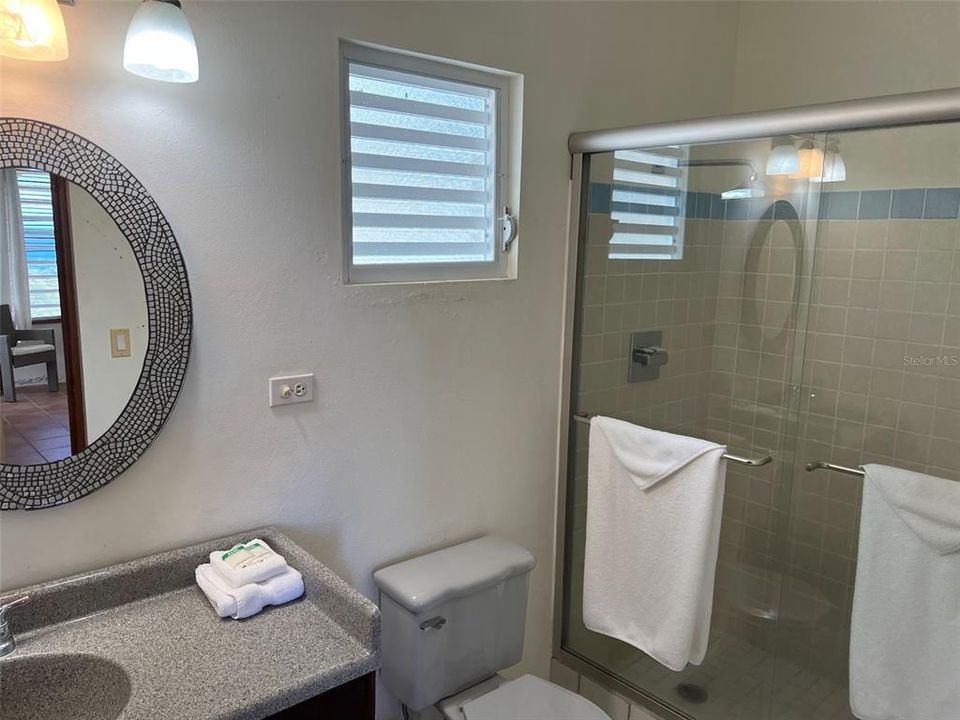 En Venta: $599,000 (4 camas, 4 baños, 2122 Pies cuadrados)
