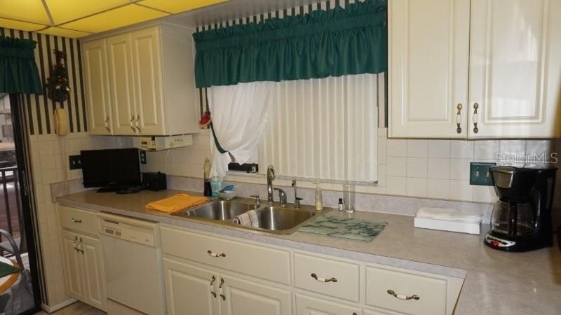 For Sale: $115,000 (2 beds, 2 baths, 1144 Square Feet)