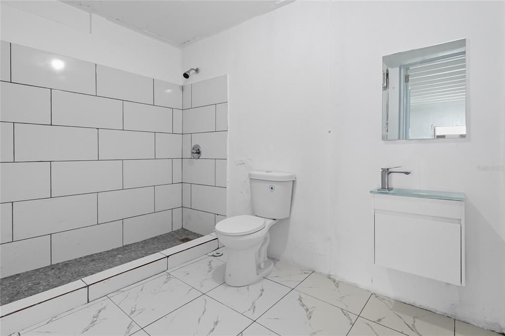 На продажу: $350,000 (7 спален, 3 ванн, 1982 Квадратных фут)
