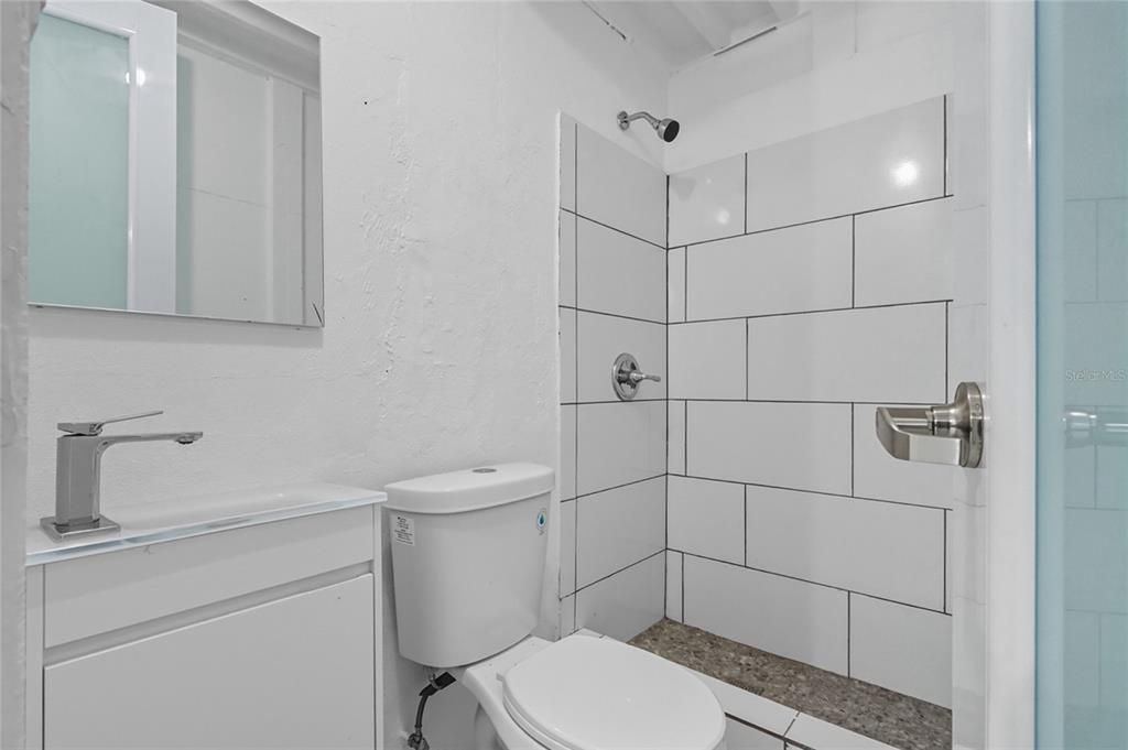 На продажу: $350,000 (7 спален, 3 ванн, 1982 Квадратных фут)
