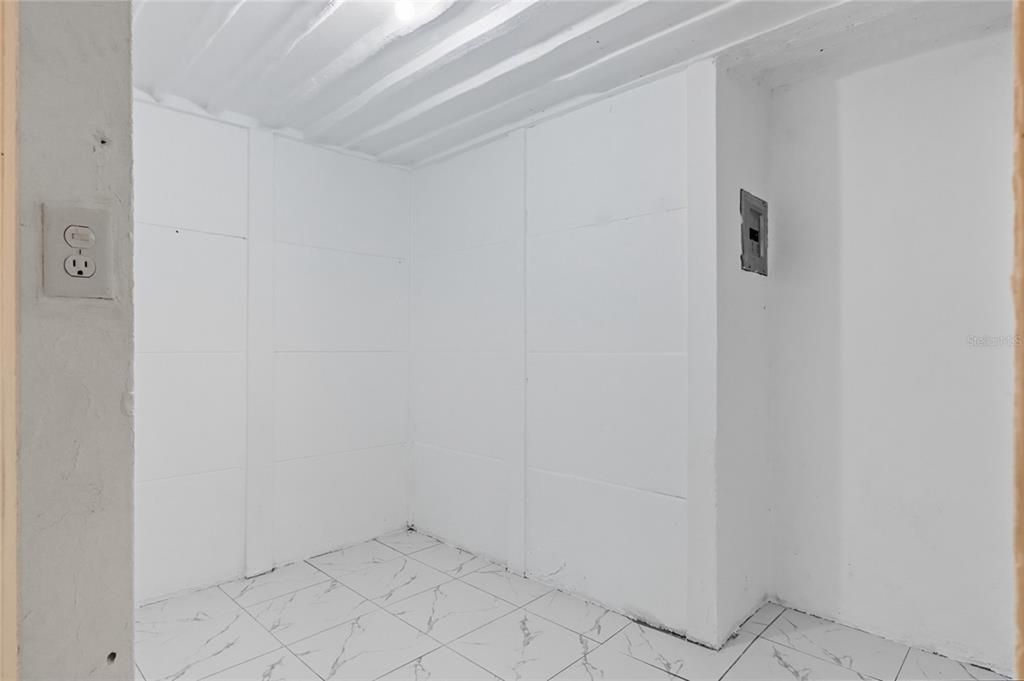На продажу: $350,000 (7 спален, 3 ванн, 1982 Квадратных фут)