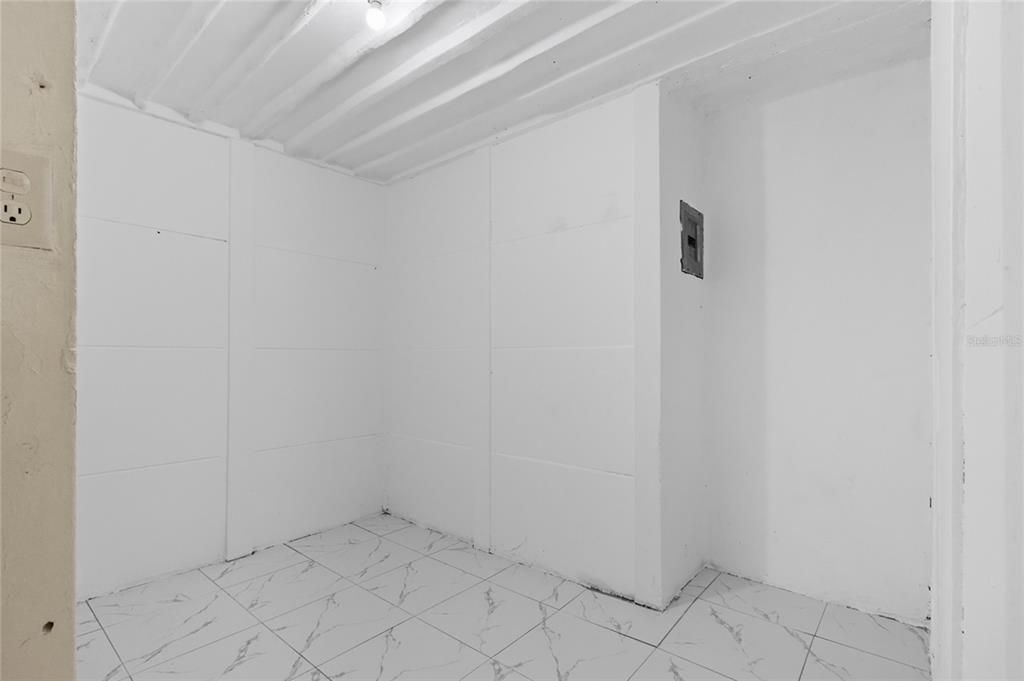 На продажу: $350,000 (7 спален, 3 ванн, 1982 Квадратных фут)