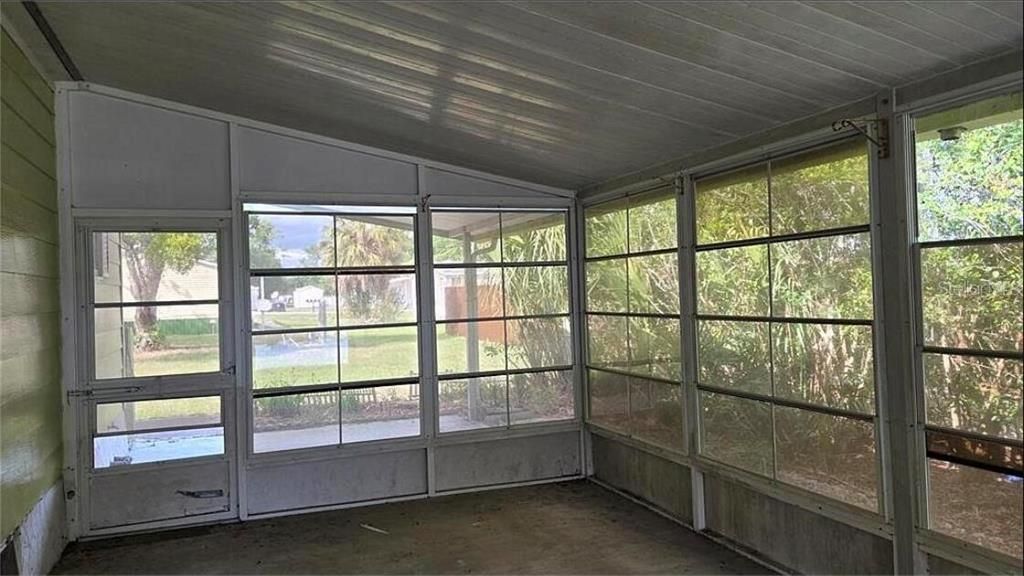 Active With Contract: $94,500 (2 beds, 2 baths, 966 Square Feet)