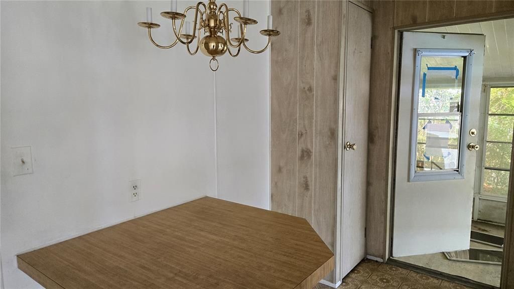 На продажу: $110,000 (2 спален, 2 ванн, 966 Квадратных фут)