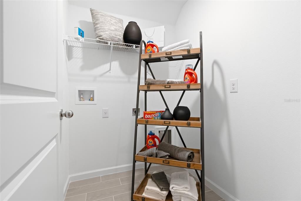 Под контрактом: $224,485 (3 спален, 2 ванн, 1682 Квадратных фут)