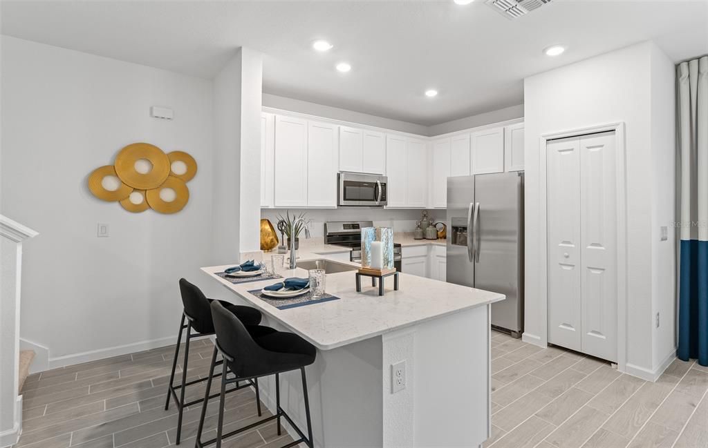 Под контрактом: $224,485 (3 спален, 2 ванн, 1682 Квадратных фут)