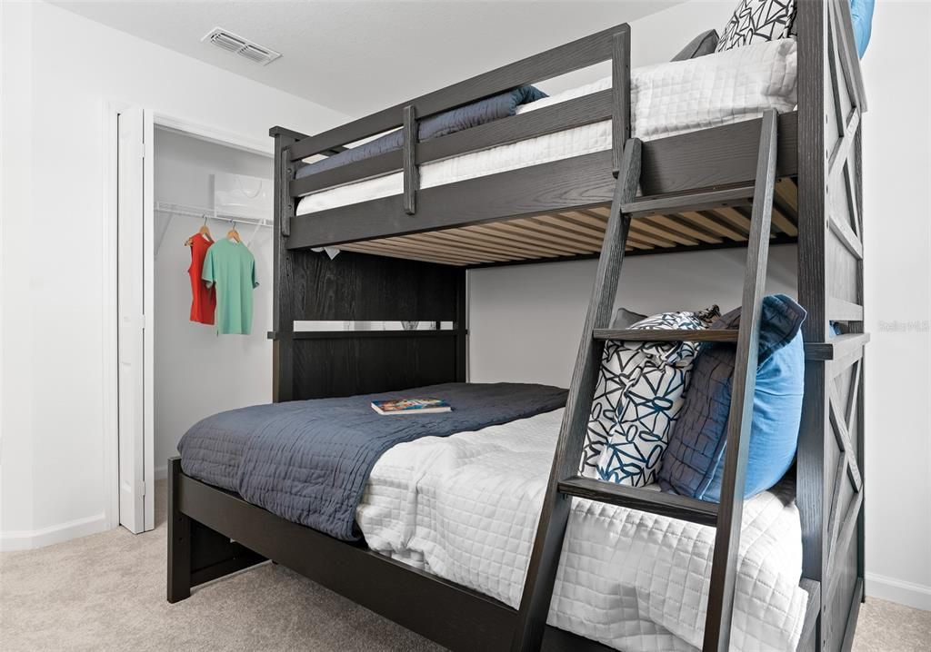 Под контрактом: $224,485 (3 спален, 2 ванн, 1682 Квадратных фут)