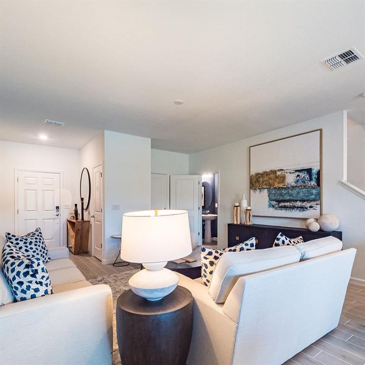 Под контрактом: $224,485 (3 спален, 2 ванн, 1682 Квадратных фут)