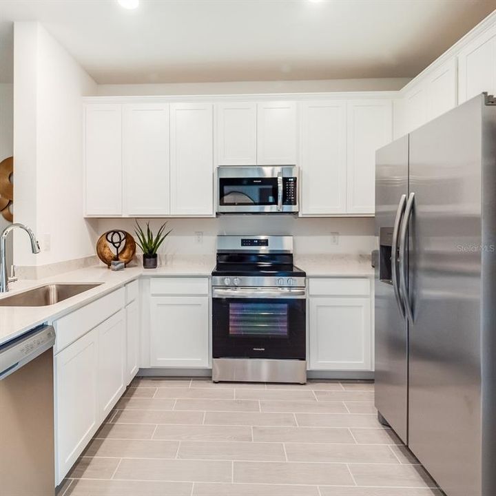 Под контрактом: $224,485 (3 спален, 2 ванн, 1682 Квадратных фут)