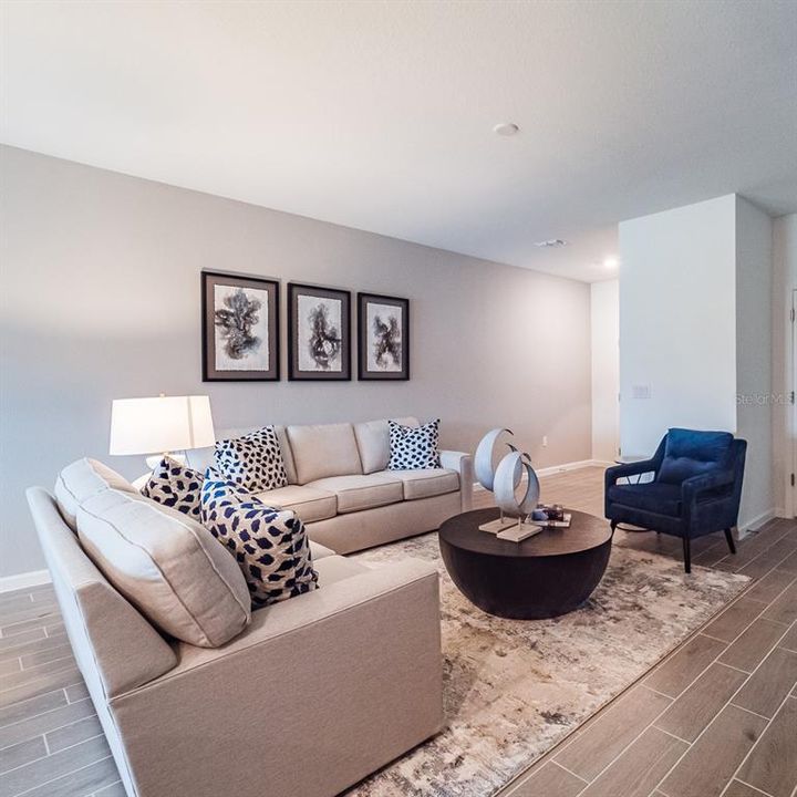 Под контрактом: $224,485 (3 спален, 2 ванн, 1682 Квадратных фут)