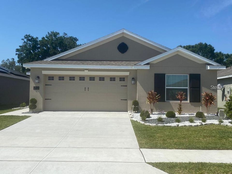 For Rent: $2,100 (4 beds, 2 baths, 1826 Square Feet)
