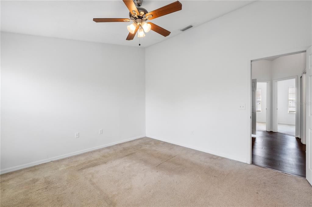 Activo con contrato: $195,000 (3 camas, 2 baños, 1387 Pies cuadrados)