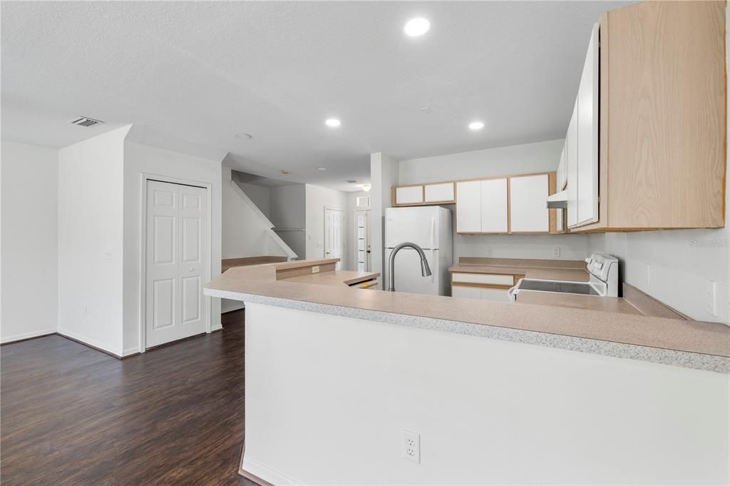 Activo con contrato: $195,000 (3 camas, 2 baños, 1387 Pies cuadrados)