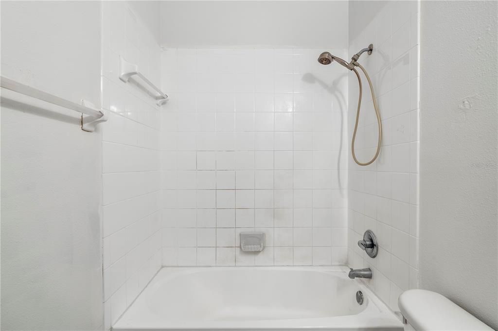 Activo con contrato: $195,000 (3 camas, 2 baños, 1387 Pies cuadrados)