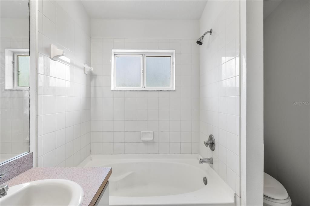 Activo con contrato: $195,000 (3 camas, 2 baños, 1387 Pies cuadrados)