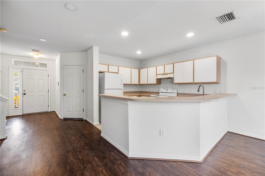 Activo con contrato: $195,000 (3 camas, 2 baños, 1387 Pies cuadrados)