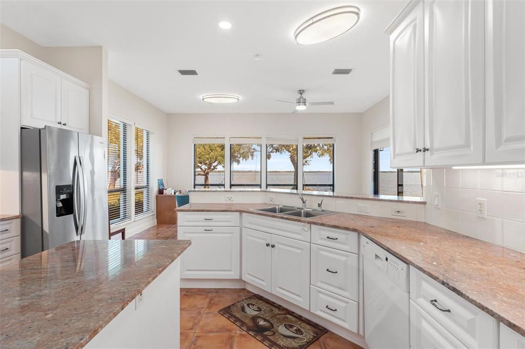 For Sale: $1,250,000 (3 beds, 2 baths, 3400 Square Feet)