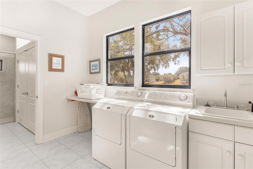 For Sale: $1,250,000 (3 beds, 2 baths, 3400 Square Feet)