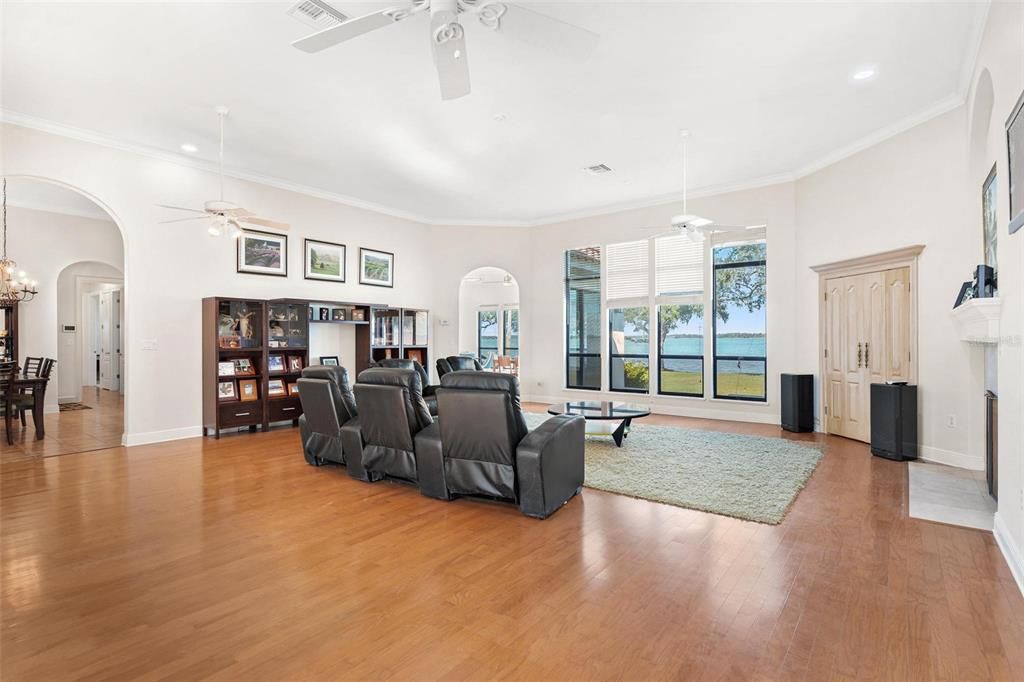 For Sale: $1,250,000 (3 beds, 2 baths, 3400 Square Feet)