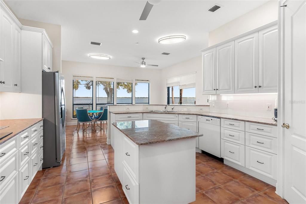 For Sale: $1,250,000 (3 beds, 2 baths, 3400 Square Feet)