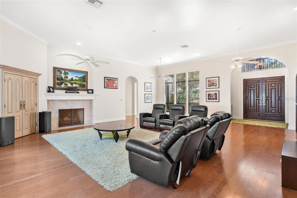 For Sale: $1,250,000 (3 beds, 2 baths, 3400 Square Feet)