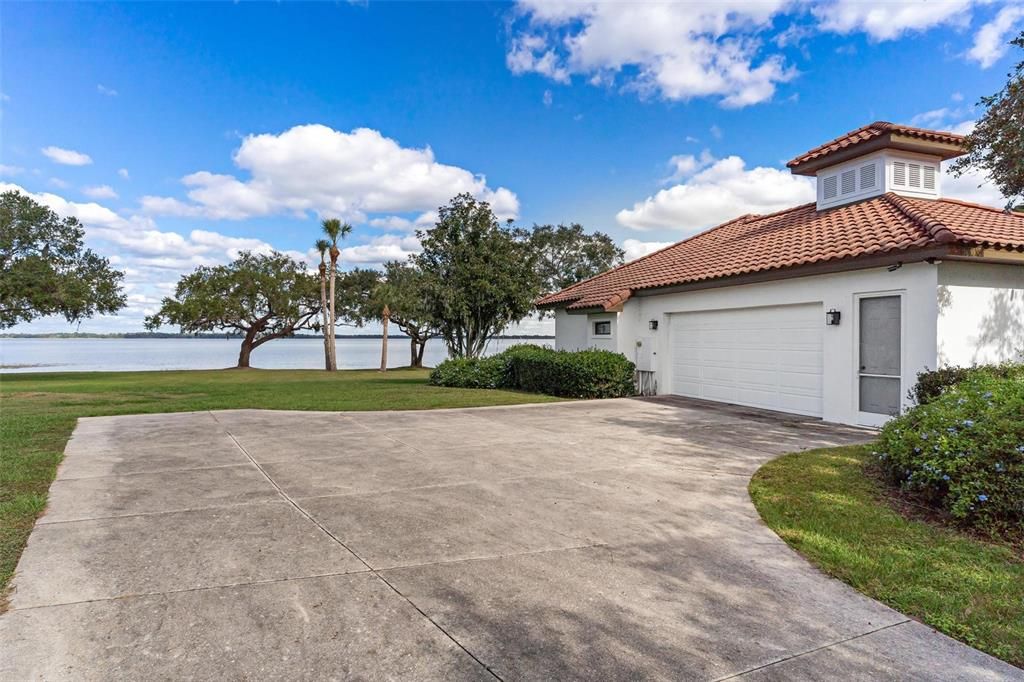 For Sale: $1,250,000 (3 beds, 2 baths, 3400 Square Feet)