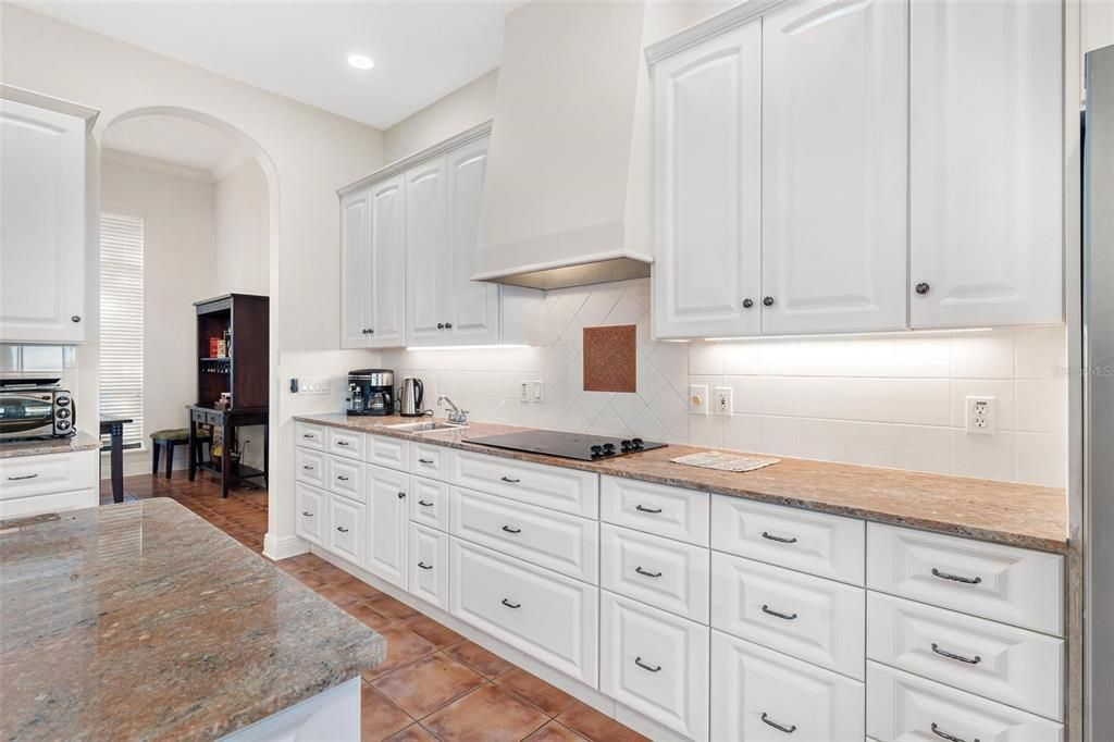 For Sale: $1,250,000 (3 beds, 2 baths, 3400 Square Feet)