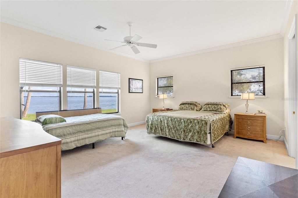 For Sale: $1,250,000 (3 beds, 2 baths, 3400 Square Feet)