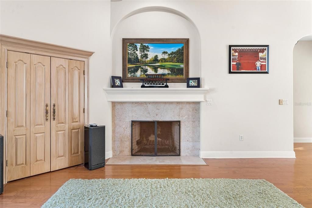 For Sale: $1,250,000 (3 beds, 2 baths, 3400 Square Feet)
