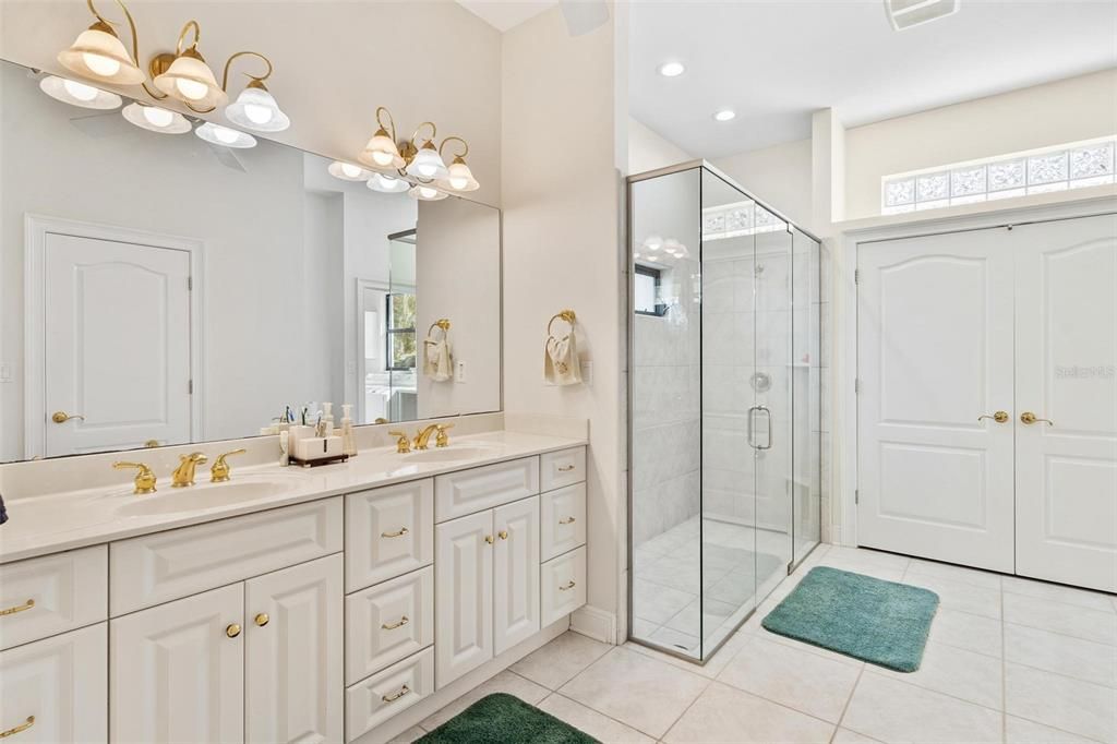 For Sale: $1,250,000 (3 beds, 2 baths, 3400 Square Feet)