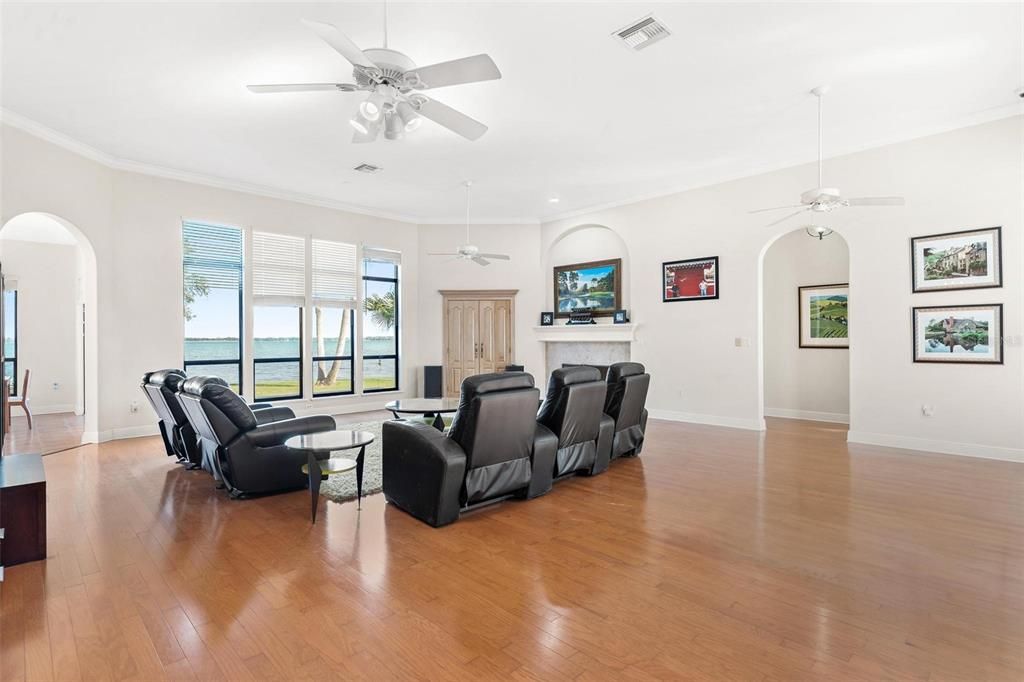 For Sale: $1,250,000 (3 beds, 2 baths, 3400 Square Feet)
