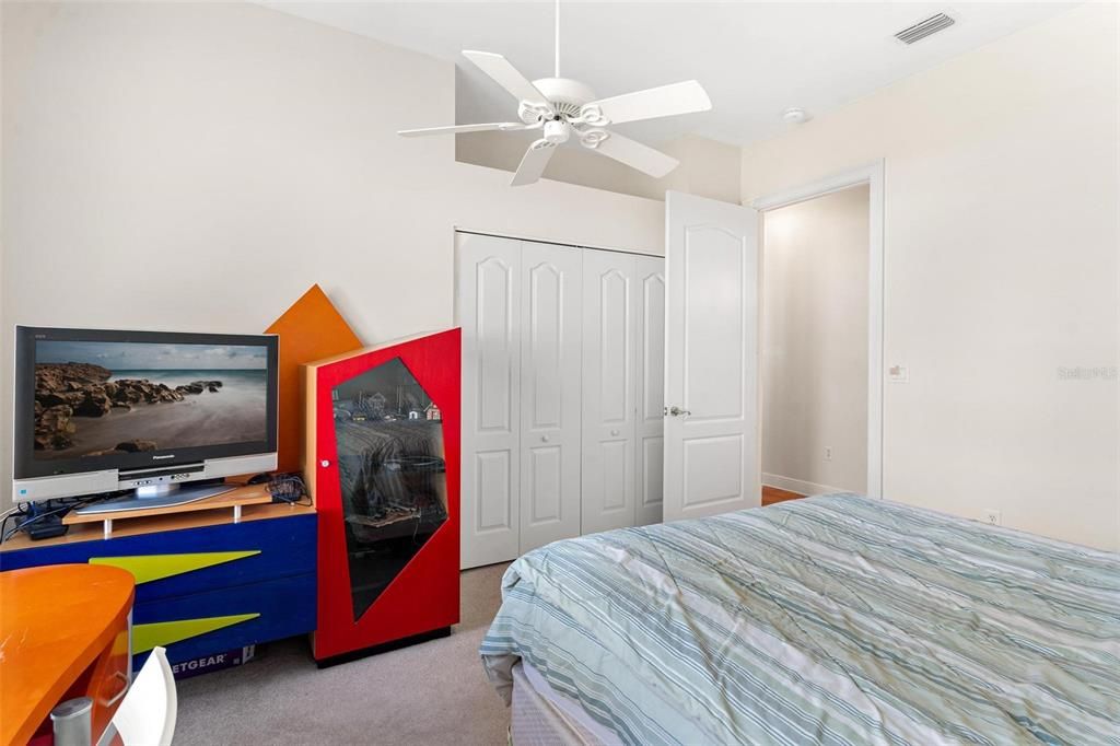 For Sale: $1,250,000 (3 beds, 2 baths, 3400 Square Feet)