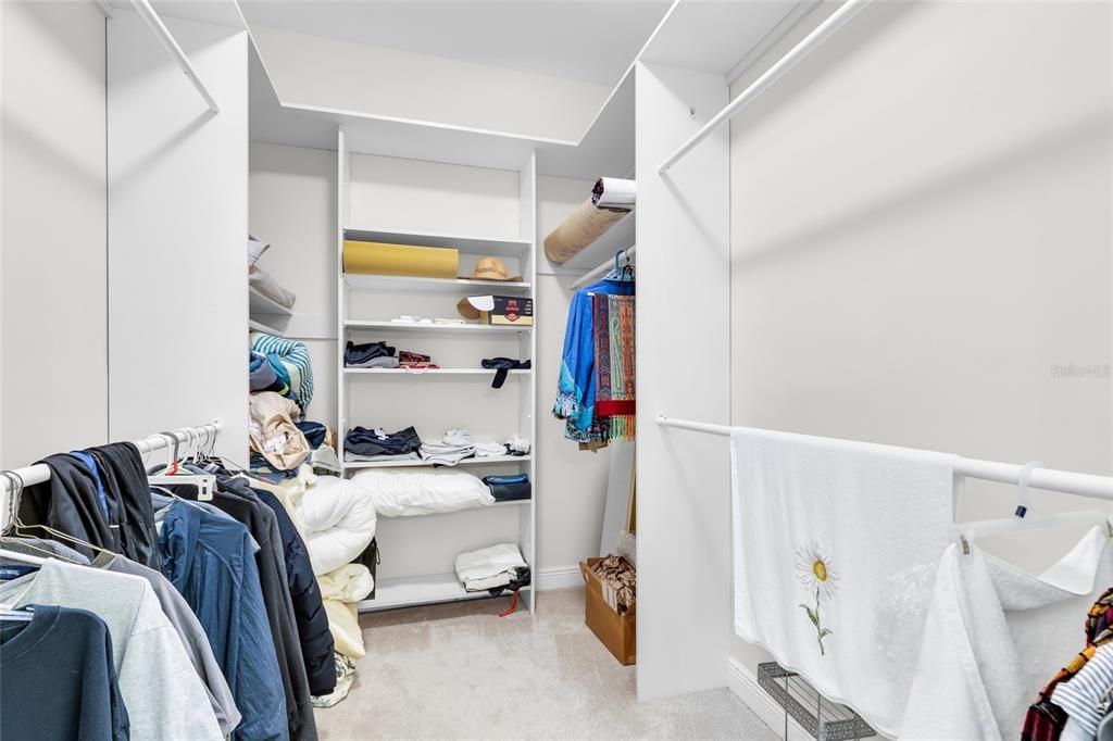 For Sale: $1,250,000 (3 beds, 2 baths, 3400 Square Feet)