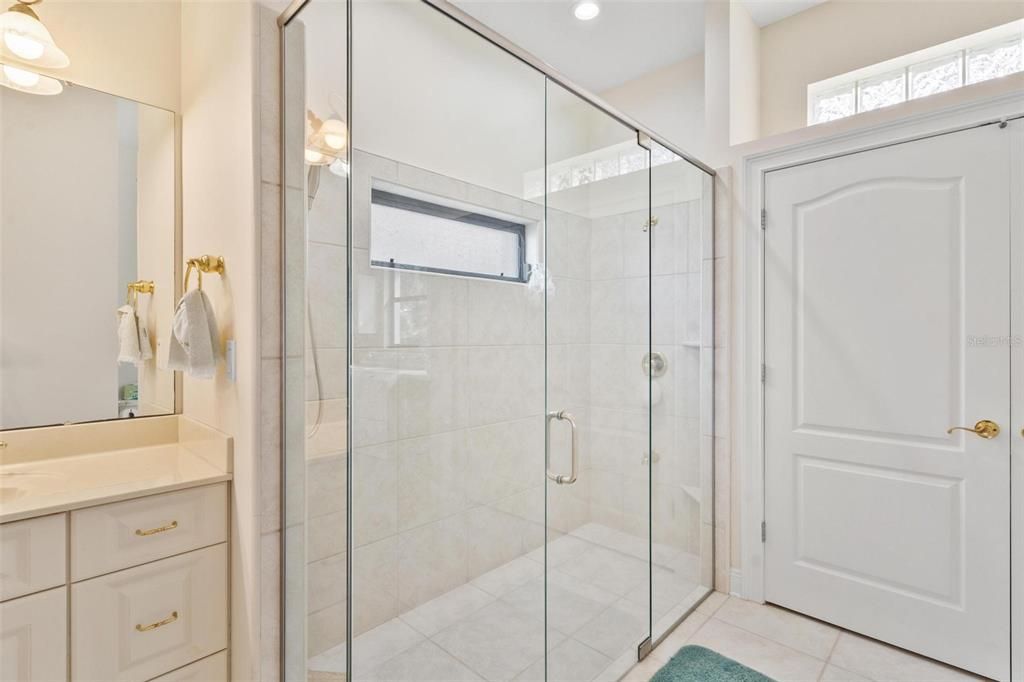 For Sale: $1,250,000 (3 beds, 2 baths, 3400 Square Feet)