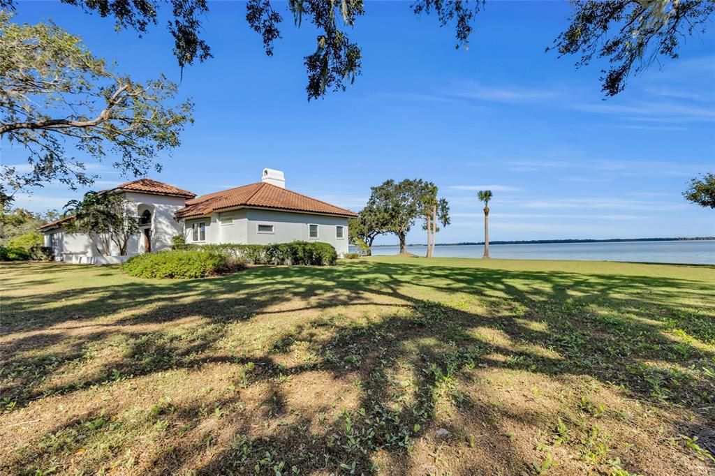 For Sale: $1,250,000 (3 beds, 2 baths, 3400 Square Feet)