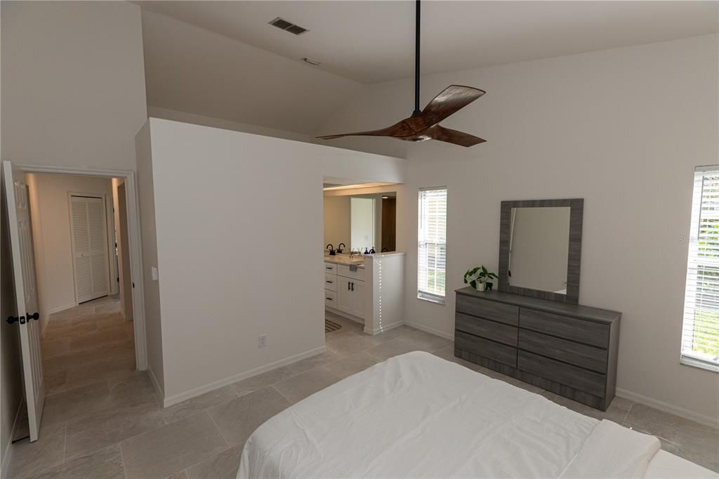 Active With Contract: $243,900 (2 beds, 2 baths, 1057 Square Feet)