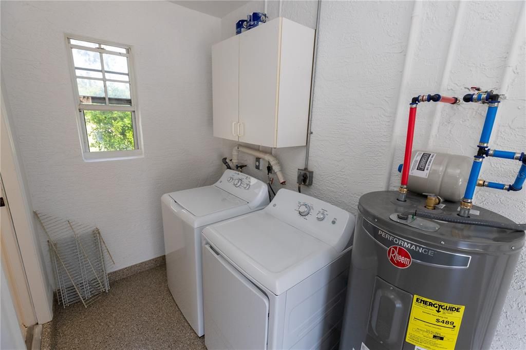Active With Contract: $243,900 (2 beds, 2 baths, 1057 Square Feet)