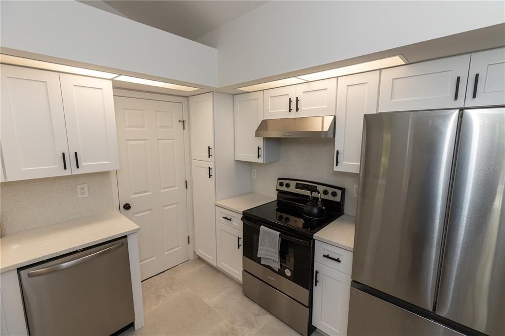 Active With Contract: $243,900 (2 beds, 2 baths, 1057 Square Feet)