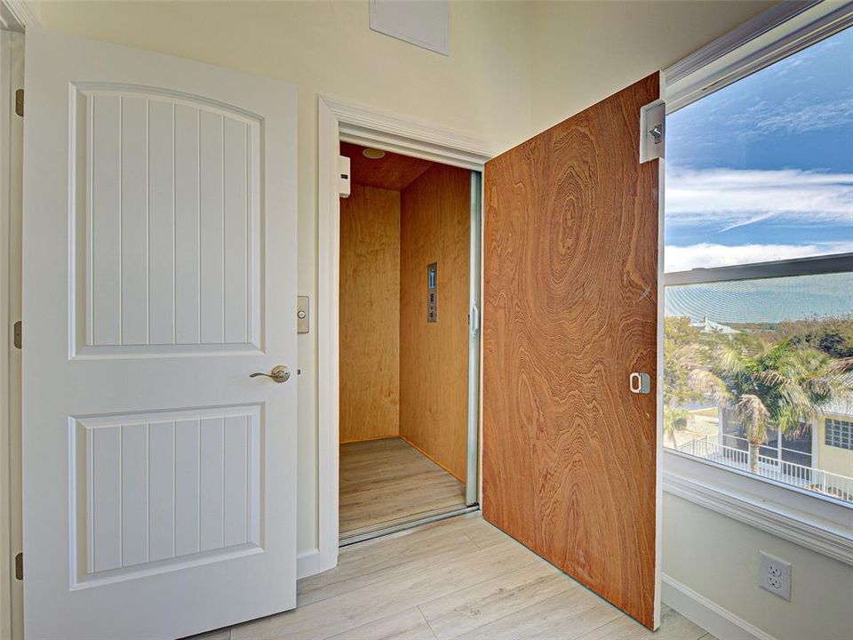 For Sale: $1,300,000 (3 beds, 3 baths, 3056 Square Feet)